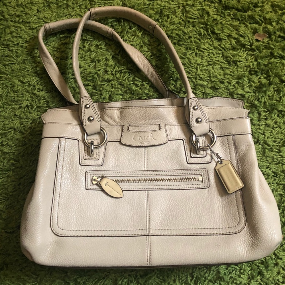 👜Leather Genuine Coach handbag (Cream colored)